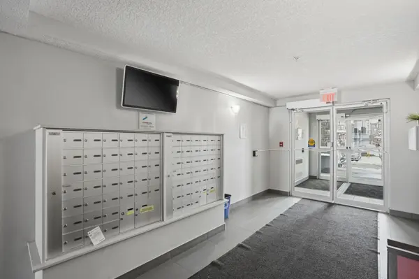 115 Prestwick Villas SE #3216, Calgary, AB T2Z4P4