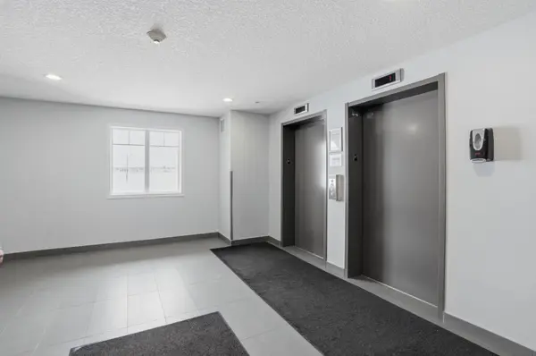 115 Prestwick Villas SE #3216, Calgary, AB T2Z4P4