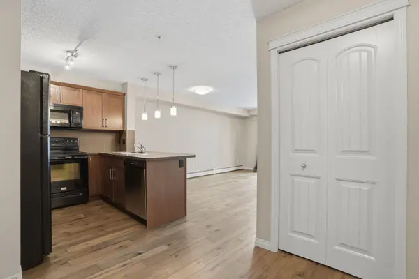 115 Prestwick Villas SE #3216, Calgary, AB T2Z4P4