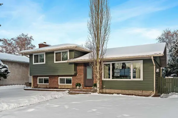 212 Vantage PL NW, Calgary, AB T3A1X9