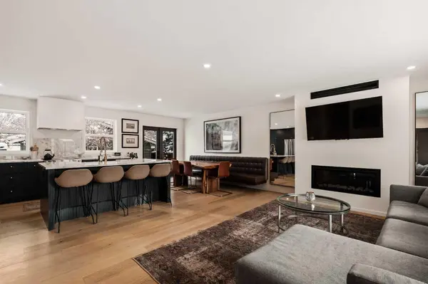 212 Vantage PL NW, Calgary, AB T3A1X9