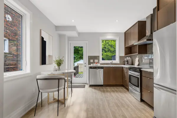 271 St Clair AVE E, Toronto C09, ON M4T 1P3