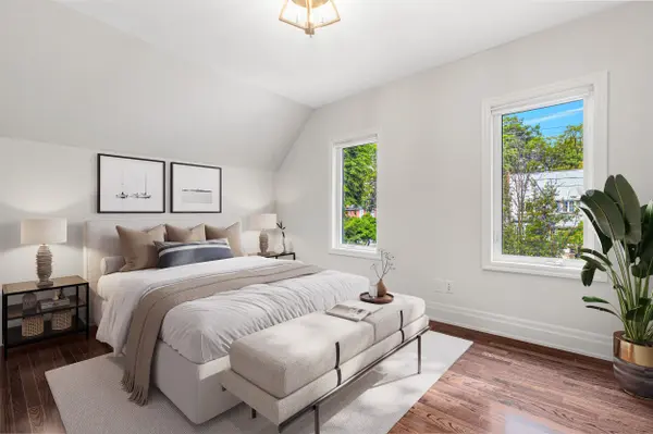 271 St Clair AVE E, Toronto C09, ON M4T 1P3