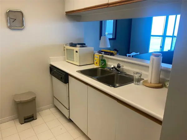 99 Harbour SQ #3005, Toronto C01, ON M5J 2H2