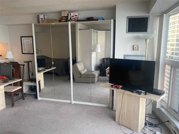 99 Harbour SQ #3005, Toronto C01, ON M5J 2H2