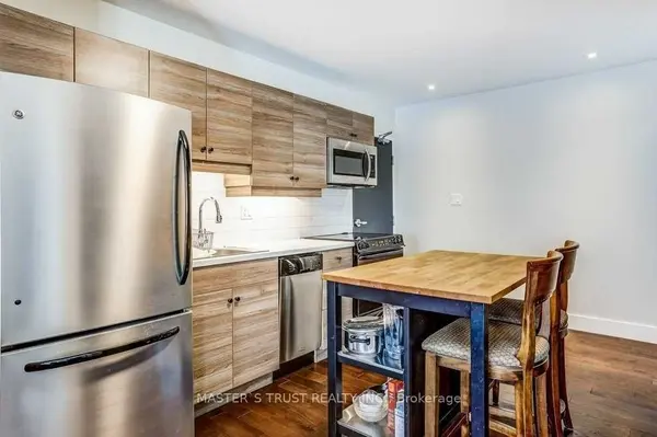 720B Wellington ST W, Aurora, ON L4G 6J7