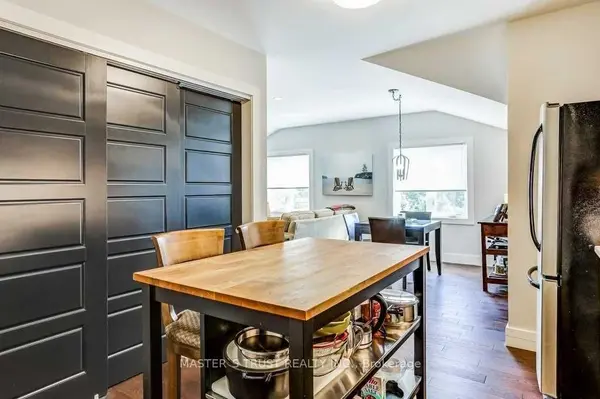 720B Wellington ST W, Aurora, ON L4G 6J7