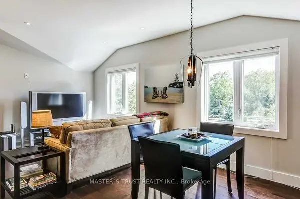 720B Wellington ST W, Aurora, ON L4G 6J7