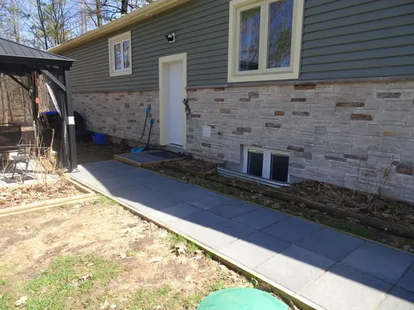 32 Mills CIR, Springwater, ON L0L 1X0