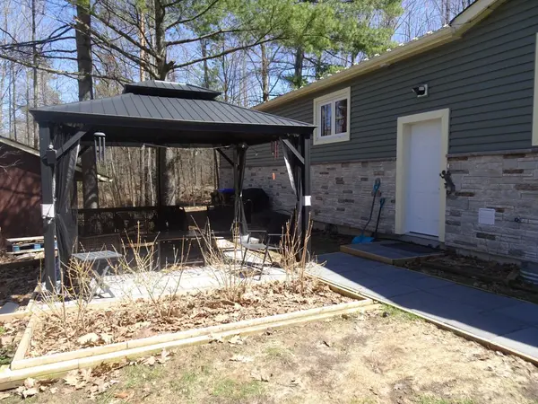 32 Mills CIR, Springwater, ON L0L 1X0