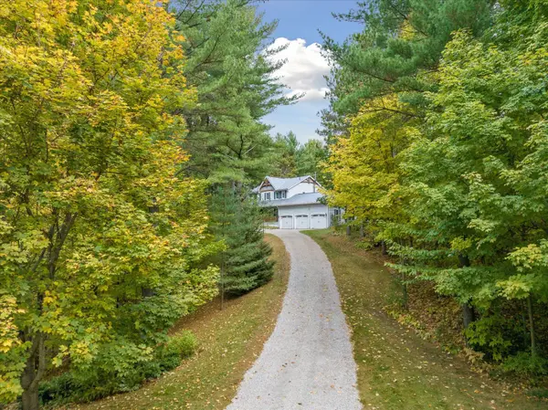 29 Robert BLVD, Springwater, ON L0L 1V0