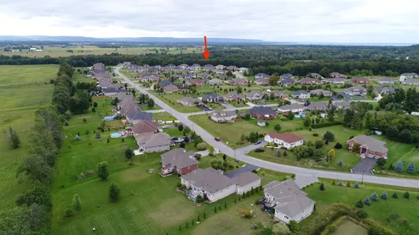 10 Basswood DR, Wasaga Beach, ON L9Z 0A9