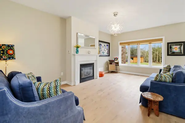 10 Basswood DR, Wasaga Beach, ON L9Z 0A9