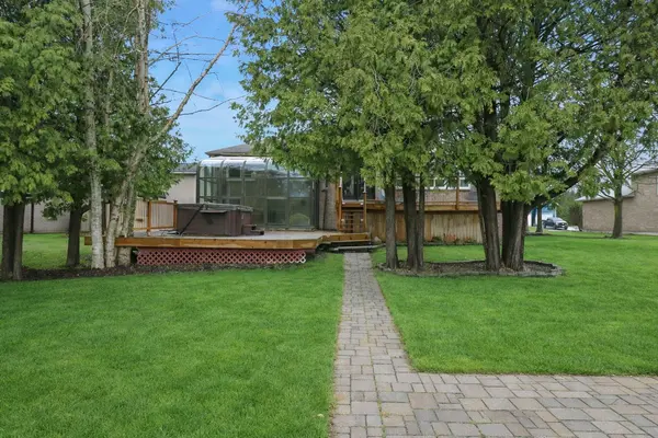 70 Fairway CRES, Wasaga Beach, ON L9Z 1B8