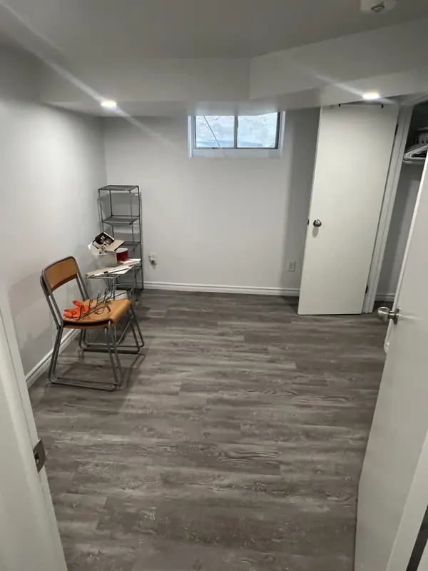 1389 Lansdowne AVE, Toronto W03, ON M6H 3Z9