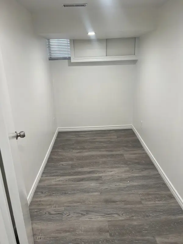 1389 Lansdowne AVE, Toronto W03, ON M6H 3Z9