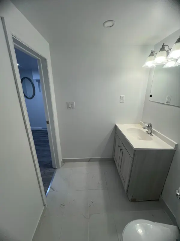 1389 Lansdowne AVE, Toronto W03, ON M6H 3Z9