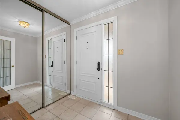 28 Halley ST, Barrhaven, ON K2J 3W2