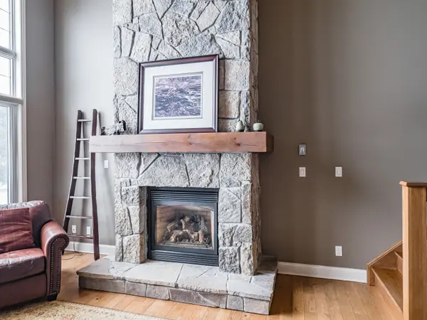 3876 Muskoka Rd 118 HWY W #Sandfield 5 W10, Muskoka Lakes, ON P0B 1J0