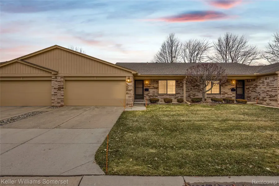 16999 Barbarosa LN, Clinton Charter Township, MI 48038