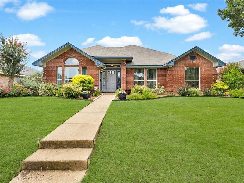 806 Red Oak Drive, Lewisville, TX 75067