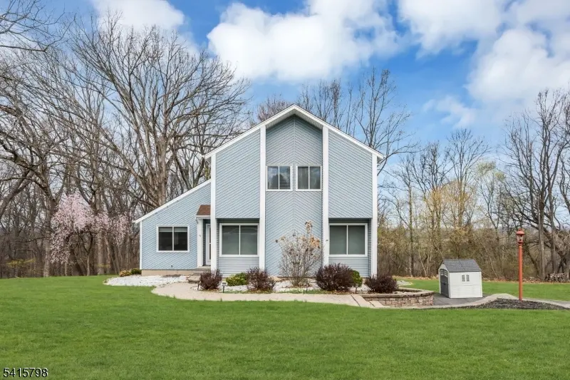 40 Blossom Rd, Hampton Boro, NJ 08827