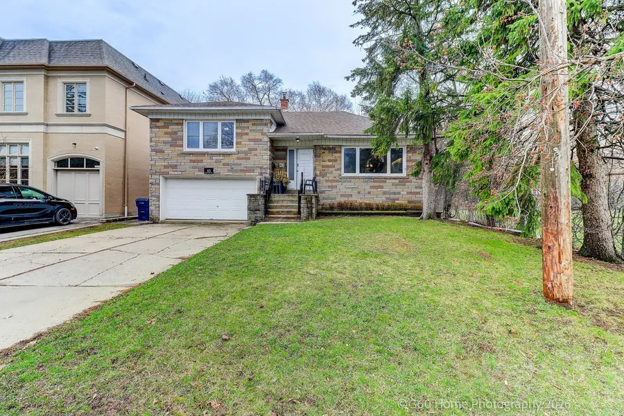 45 Frontenac DR, Toronto C04, ON M5N 1Z6