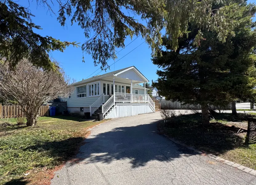 3 Melody LN, Georgina, ON L0E 1L0