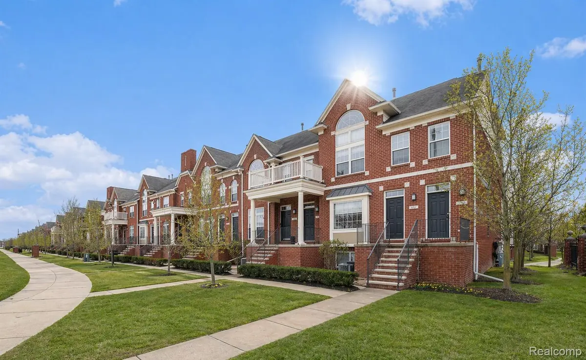 3286 CAMDEN DR, Troy, MI 48084