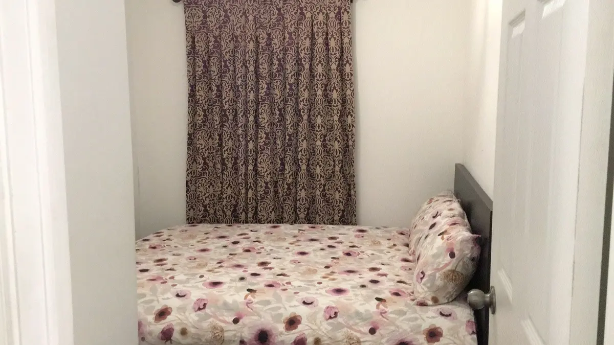 2466 St Clair AVE W #202, Toronto W03, ON M6N 1L3