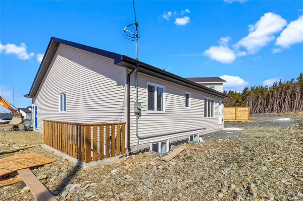 5 St. Lawrence Place, Mount Pearl, NL A1N 0K8