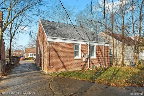 7690 Heyden ST, Detroit, MI 48228