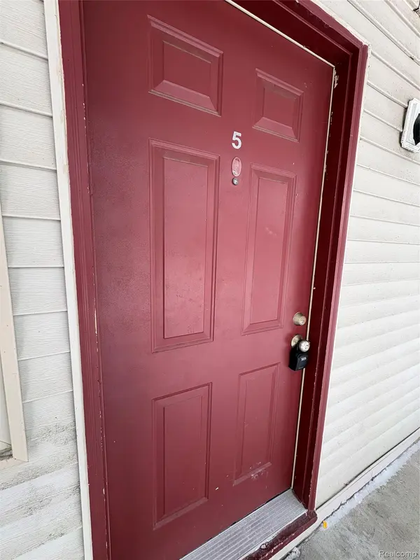 36241 Hathaway ST #5, New Baltimore, MI 48047