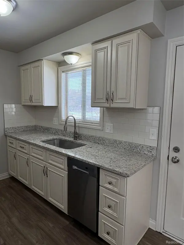 36241 Hathaway ST #5, New Baltimore, MI 48047