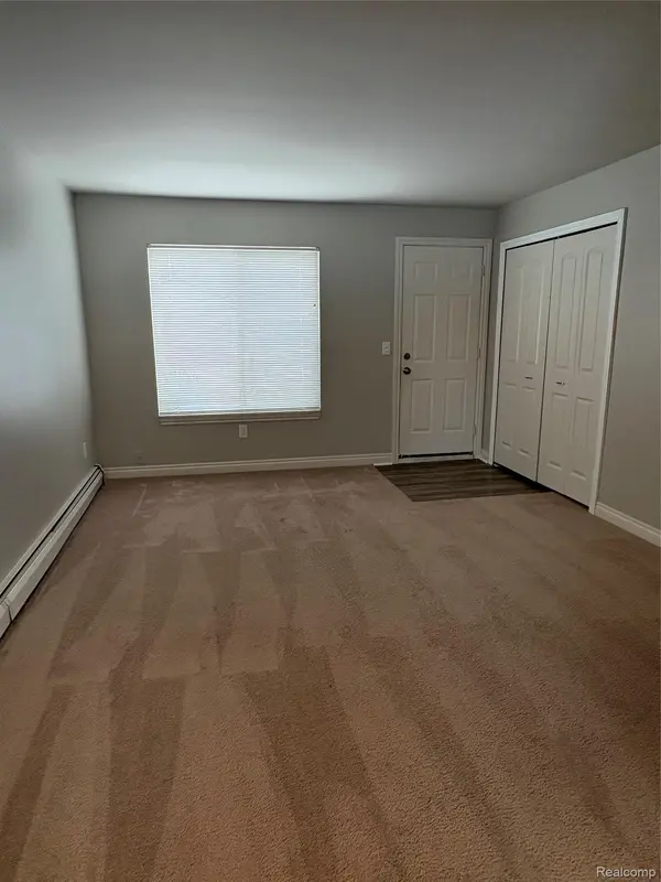 36247 HATHAWAY ST #2, New Baltimore, MI 48047