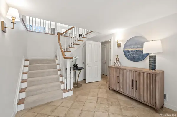 5067 Van Ness DR, Bloomfield Hills, MI 48302