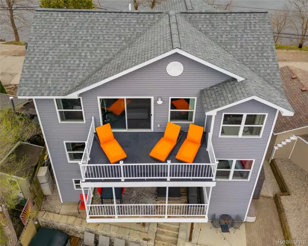 376 Bellevue AVE, Lake Orion Village, MI 48362