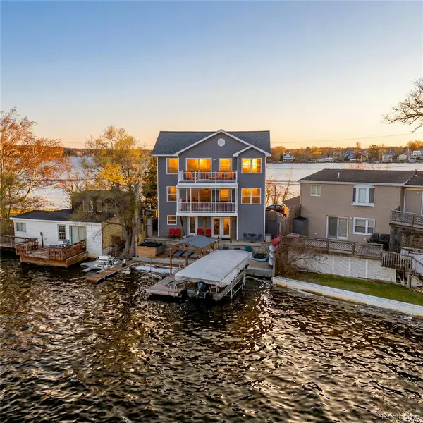 376 Bellevue AVE, Lake Orion Village, MI 48362