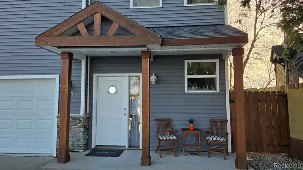 376 Bellevue AVE, Lake Orion Village, MI 48362