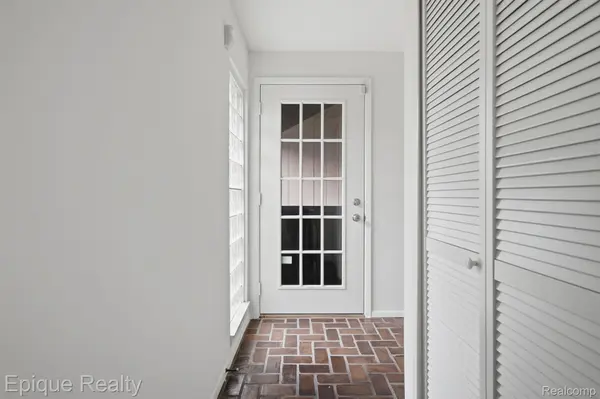 5205 Potomac RUN N, West Bloomfield Charter Township, MI 48322