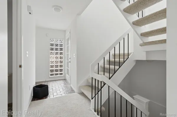 5205 Potomac RUN N, West Bloomfield Charter Township, MI 48322