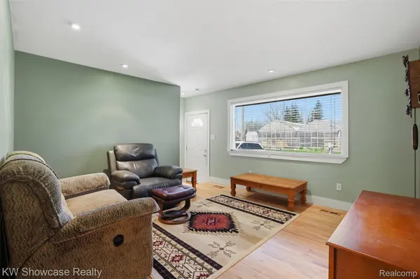 31167 Maplewood ST, Garden City, MI 48135