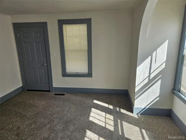 621 W Atherton RD, Flint, MI 48507