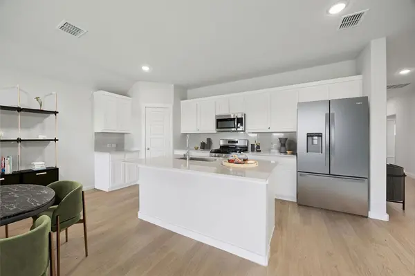 913 Pistachio Drive, Alvarado, TX 76009