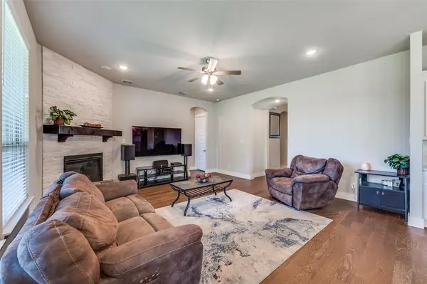 912 Fallbrook Avenue, Denton, TX 76210