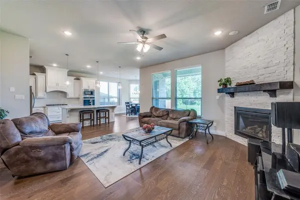 912 Fallbrook Avenue, Denton, TX 76210