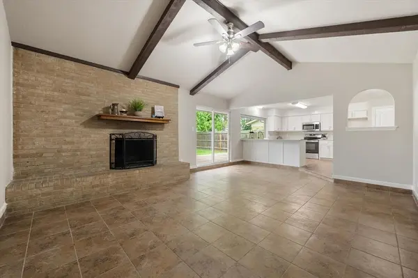 2512 Colleen Drive, Arlington, TX 76016