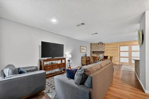 6304 Cascade Circle, Watauga, TX 76148