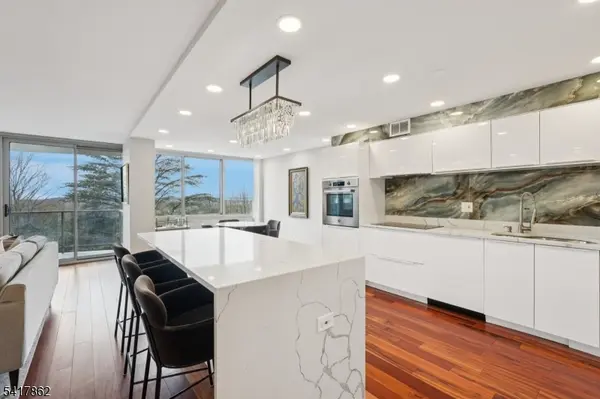 1 Claridge Dr #104, Verona Twp., NJ 07044