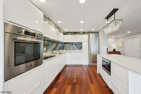 1 Claridge Dr #104, Verona Twp., NJ 07044